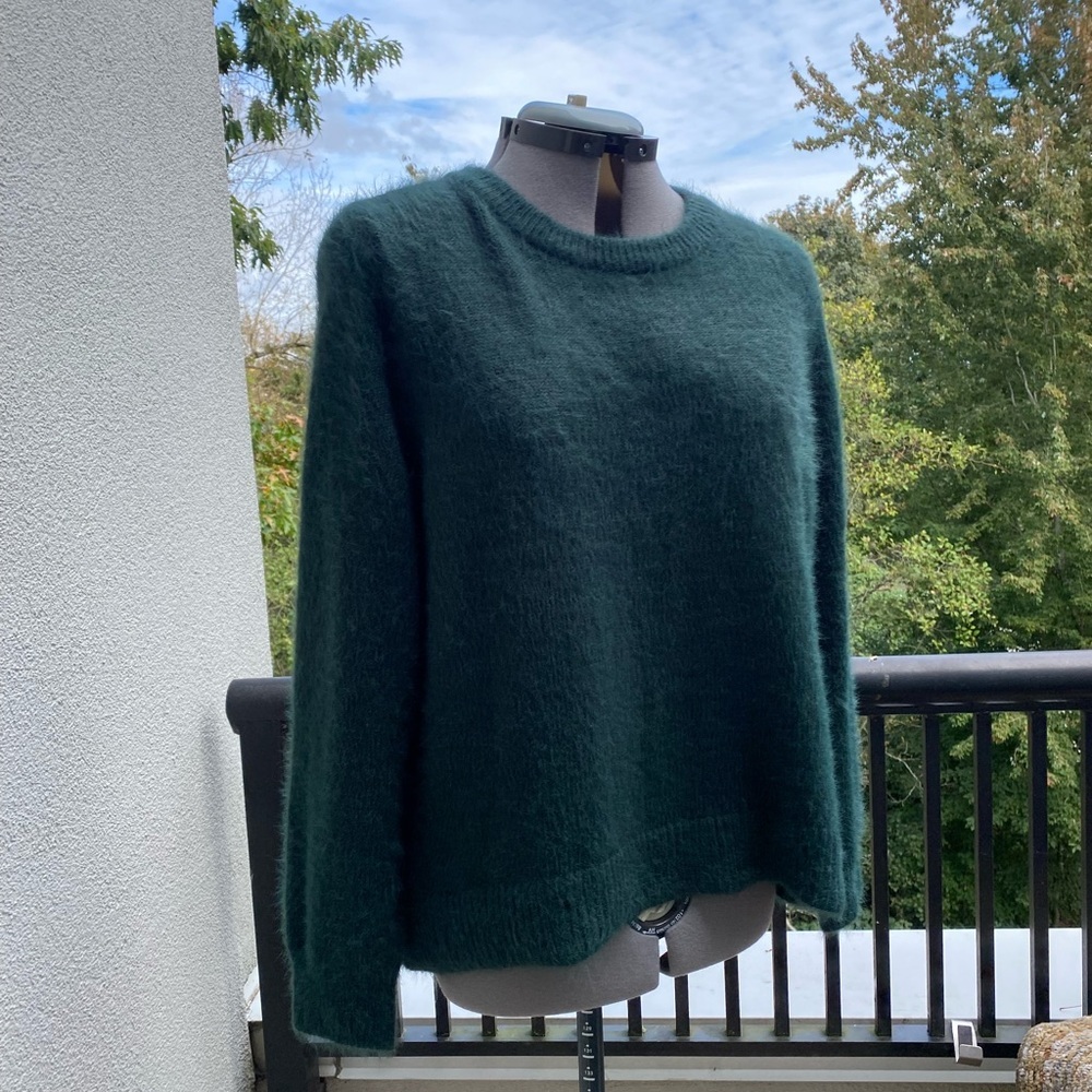 Dark Green Crew Neck Women’s sweater fine knit faux angora size large